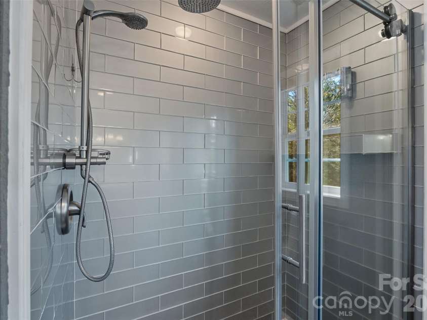 263 Pinnacle Drive, Burnsville, NC 28714.  MLS# CAR4341549, YatesRealty ID 4308. 