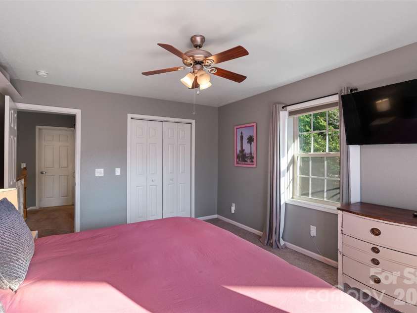 263 Pinnacle Drive, Burnsville, NC 28714.  MLS# CAR4341549, YatesRealty ID 4308. 