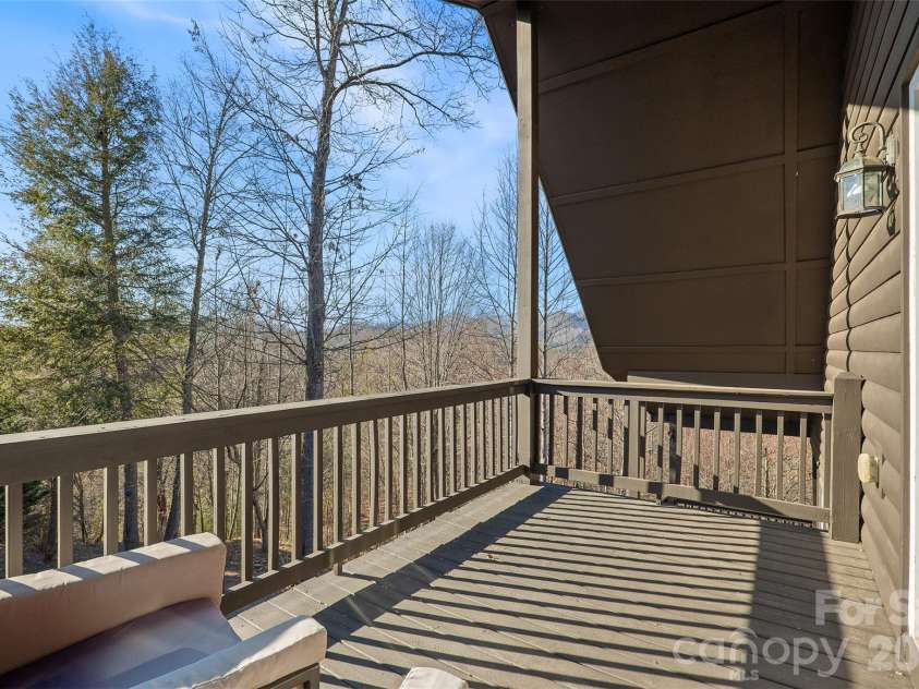 263 Pinnacle Drive, Burnsville, NC 28714.  MLS# CAR4341549, YatesRealty ID 4308. 
