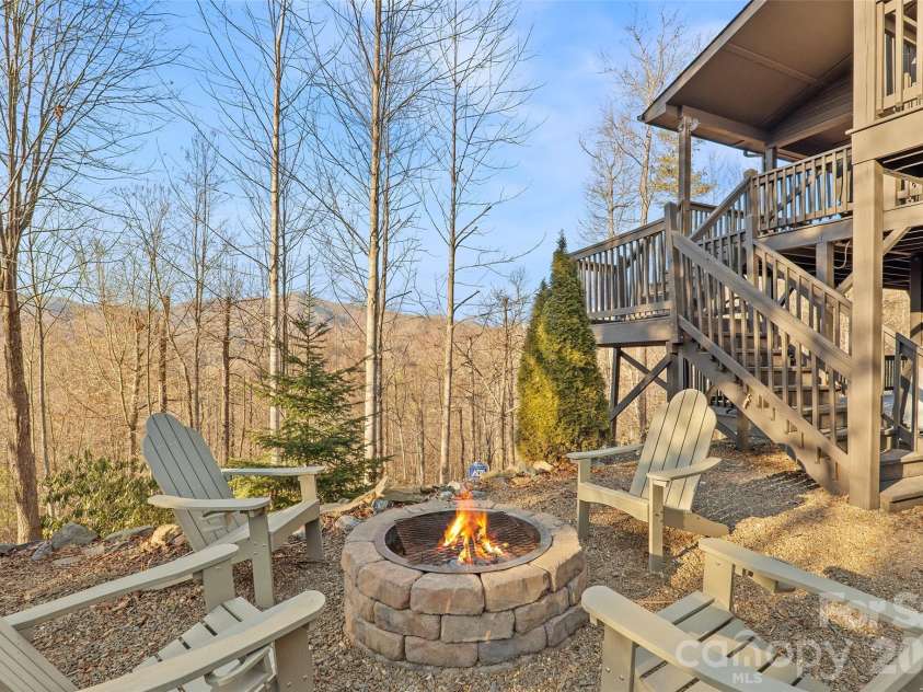 263 Pinnacle Drive, Burnsville, NC 28714.  MLS# CAR4341549, YatesRealty ID 4308. 