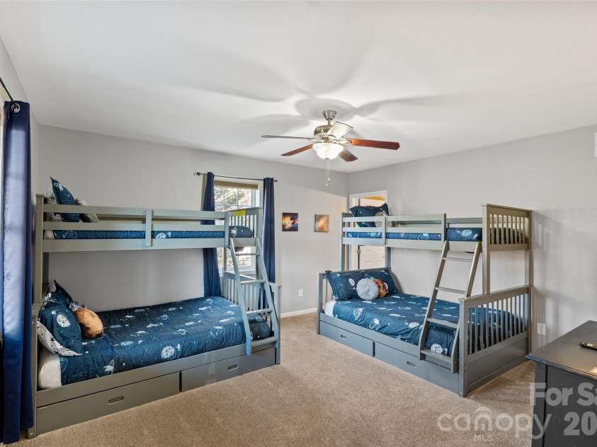 263 Pinnacle Drive, Burnsville, NC 28714.  MLS# CAR4341549, YatesRealty ID 4308. 