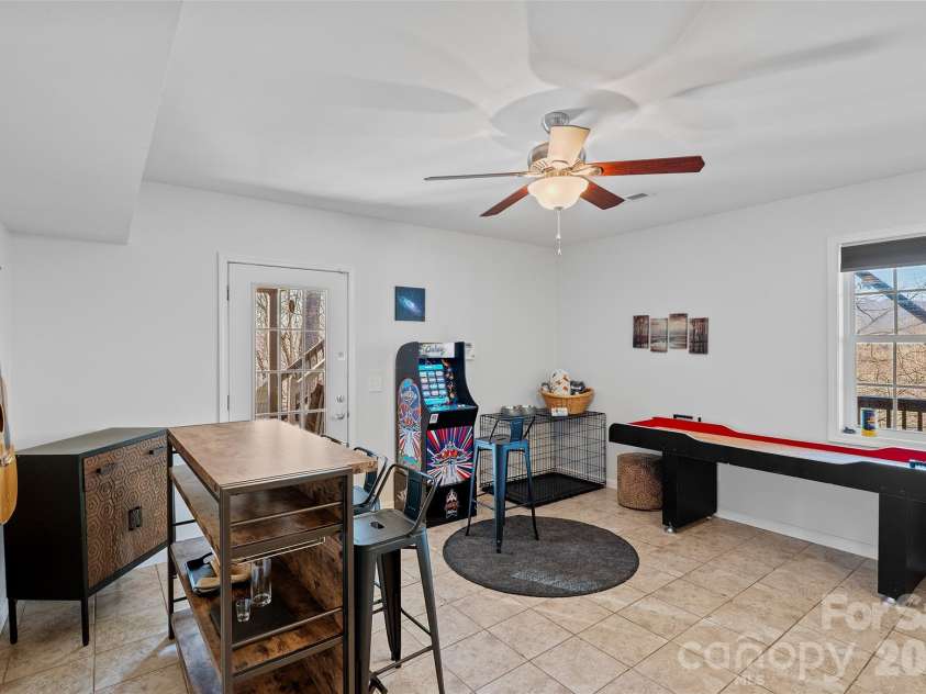 263 Pinnacle Drive, Burnsville, NC 28714.  MLS# CAR4341549, YatesRealty ID 4308. 