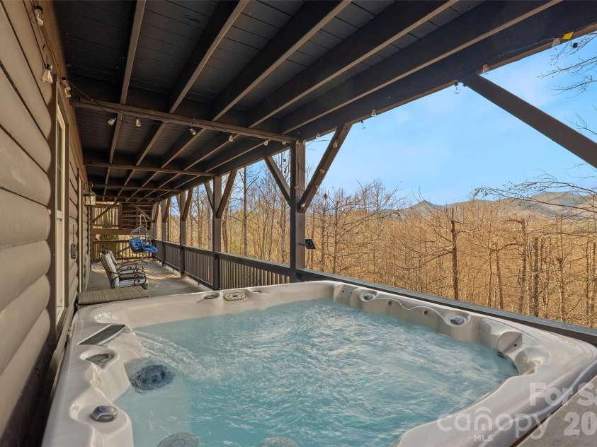 263 Pinnacle Drive, Burnsville, NC 28714.  MLS# CAR4341549, YatesRealty ID 4308. 