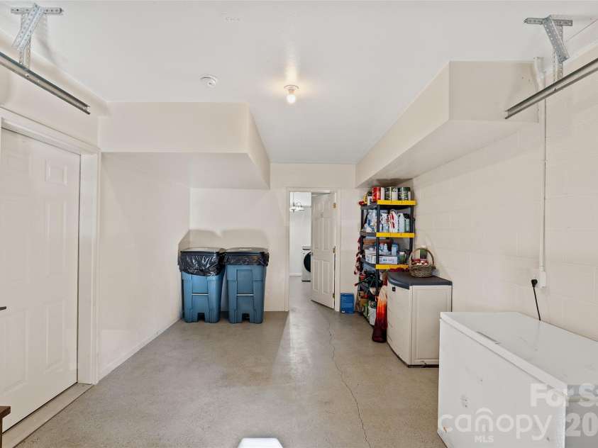 263 Pinnacle Drive, Burnsville, NC 28714.  MLS# CAR4341549, YatesRealty ID 4308. 