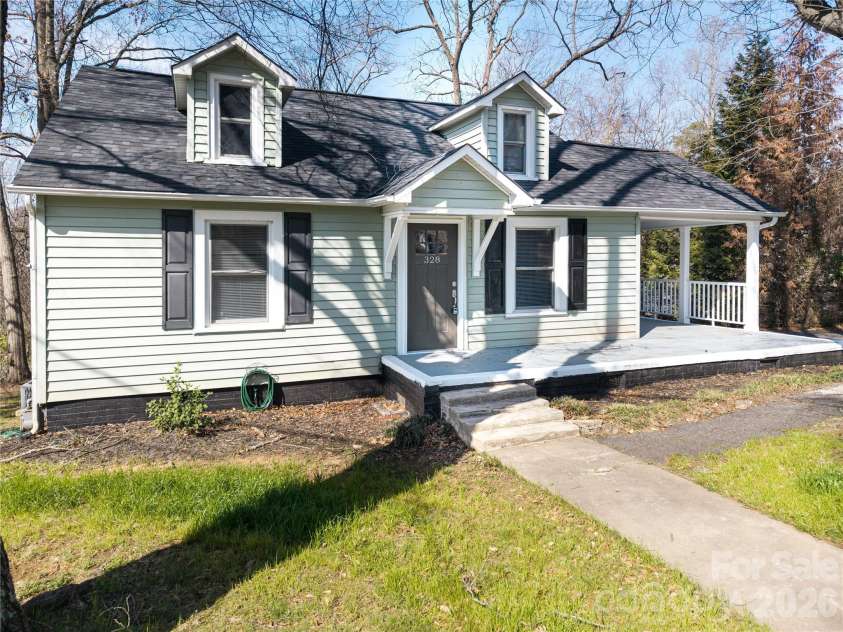 328 11th Street, Hickory, NC 28602.  MLS# CAR4320169, YatesRealty ID 4308. 
