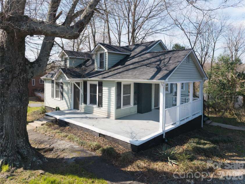 328 11th Street, Hickory, NC 28602.  MLS# CAR4320169, YatesRealty ID 4308. 