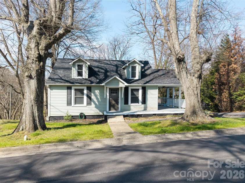 328 11th Street, Hickory, NC 28602.  MLS# CAR4320169, YatesRealty ID 4308. 
