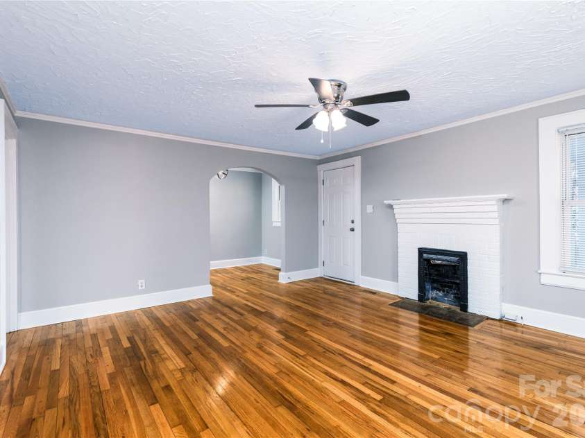 328 11th Street, Hickory, NC 28602.  MLS# CAR4320169, YatesRealty ID 4308. 