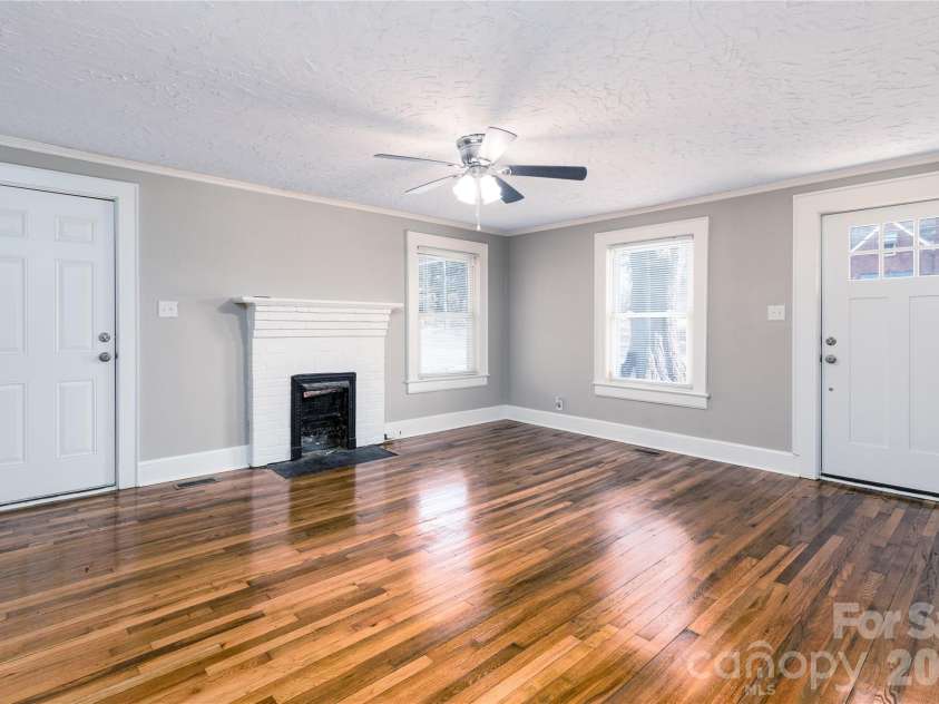 328 11th Street, Hickory, NC 28602.  MLS# CAR4320169, YatesRealty ID 4308. 