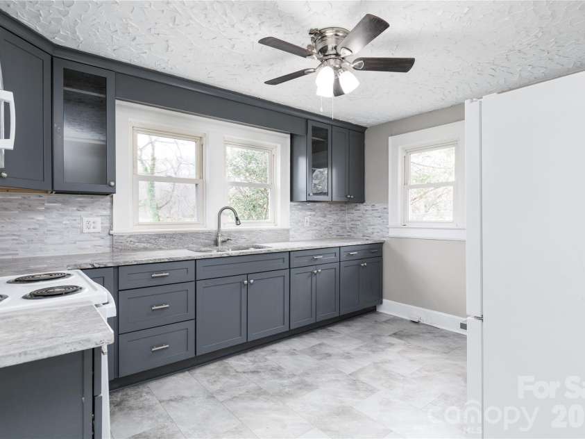 328 11th Street, Hickory, NC 28602.  MLS# CAR4320169, YatesRealty ID 4308. 