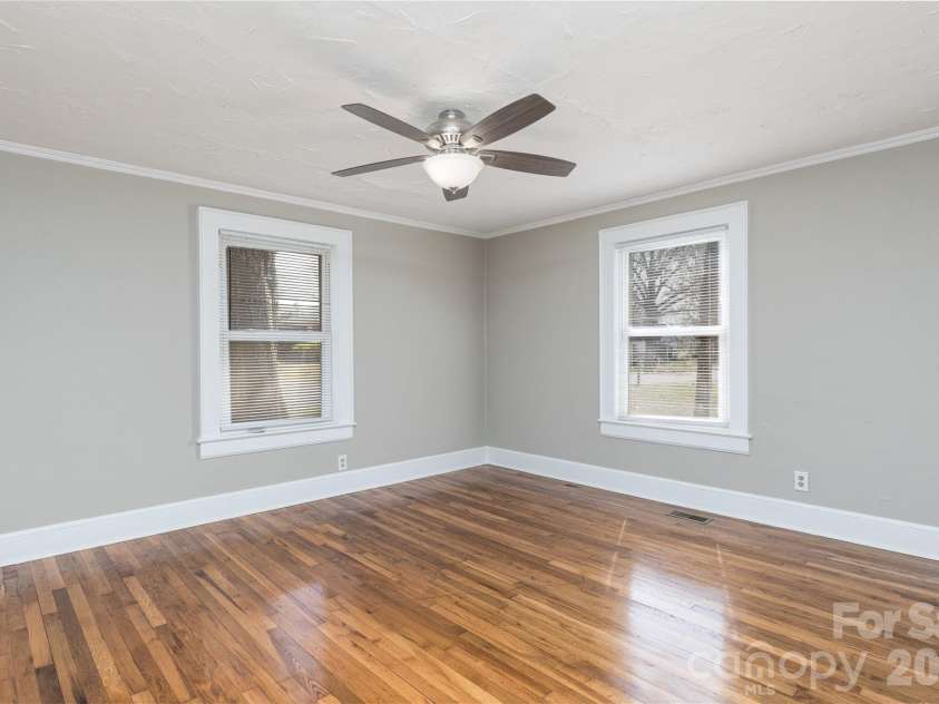 328 11th Street, Hickory, NC 28602.  MLS# CAR4320169, YatesRealty ID 4308. 
