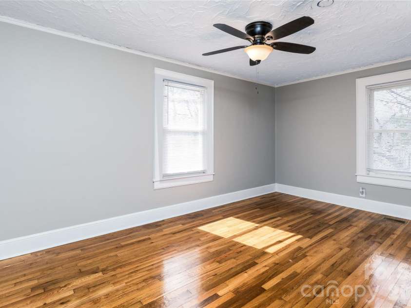 328 11th Street, Hickory, NC 28602.  MLS# CAR4320169, YatesRealty ID 4308. 