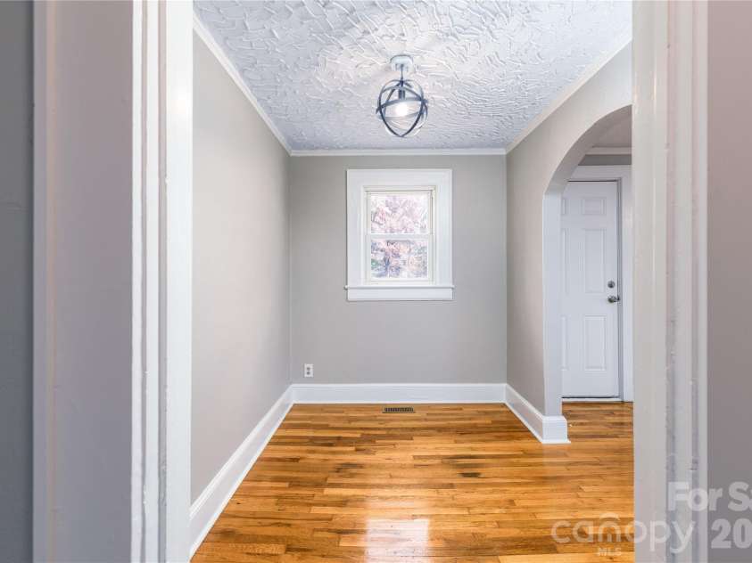 328 11th Street, Hickory, NC 28602.  MLS# CAR4320169, YatesRealty ID 4308. 