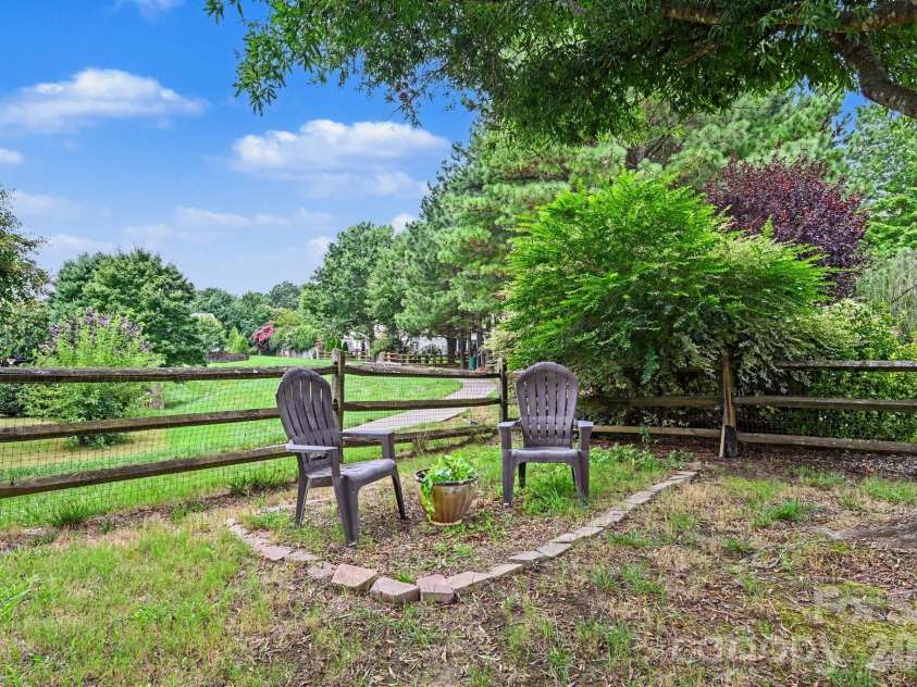 17224 Overstone Court, Charlotte, NC 28277.  MLS# CAR4411456, YatesRealty ID 43081. 