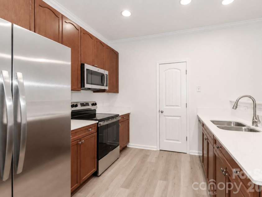 1139 Central Park Circle, Davidson, NC 28036.  MLS# CAR4392222, YatesRealty ID 43084. 