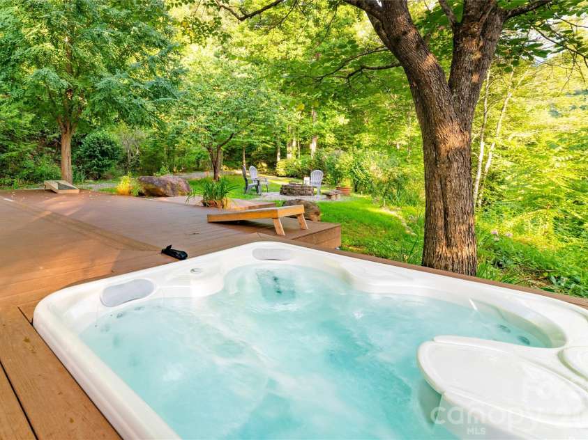 67 Hummingbird Hill Road, Franklin, NC 28734.  MLS# CAR4411984, YatesRealty ID 43086. 