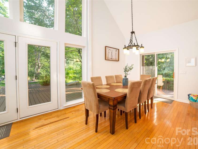 67 Hummingbird Hill Road, Franklin, NC 28734.  MLS# CAR4411984, YatesRealty ID 43086. 