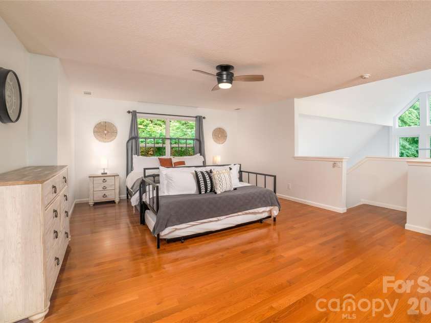 67 Hummingbird Hill Road, Franklin, NC 28734.  MLS# CAR4411984, YatesRealty ID 43086. 