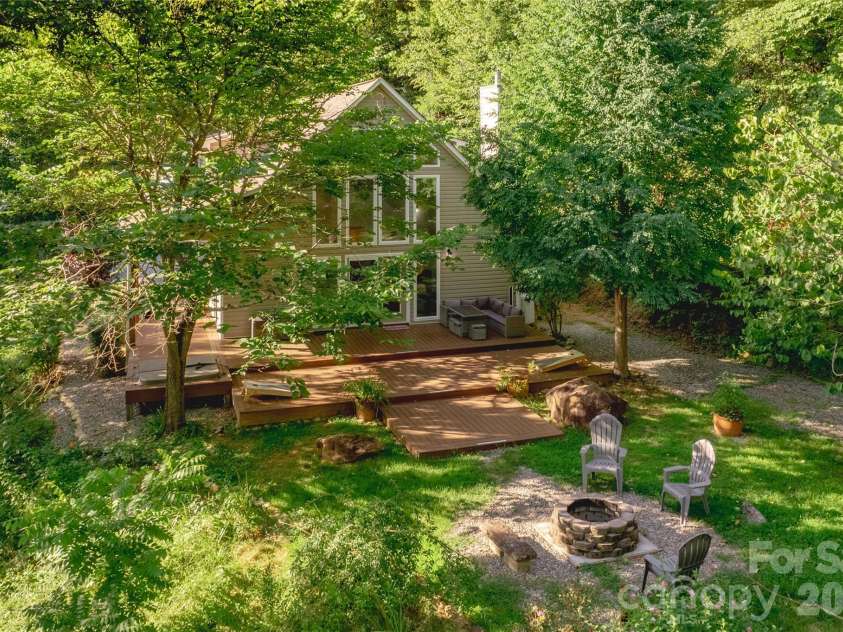 67 Hummingbird Hill Road, Franklin, NC 28734.  MLS# CAR4411984, YatesRealty ID 43086. 