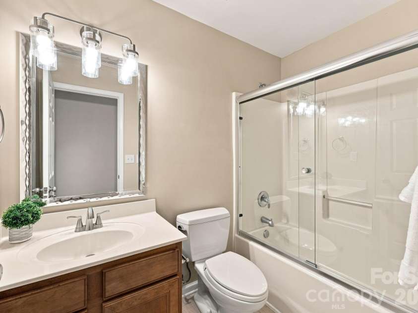 109 Washburn Range Drive, Mooresville, NC 28115.  MLS# CAR4410915, YatesRealty ID 43088. 2nd Full Bath