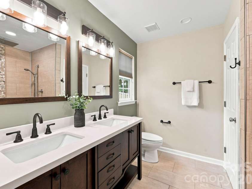 109 Washburn Range Drive, Mooresville, NC 28115.  MLS# CAR4410915, YatesRealty ID 43088. Primary Bath
