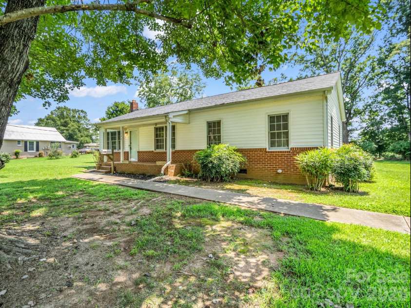132 Valleyview Drive, Forest City, NC 28043.  MLS# CAR4407355, YatesRealty ID 43089. 