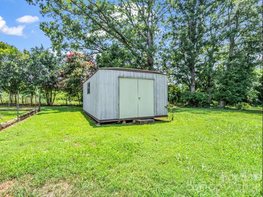 132 Valleyview Drive, Forest City, NC 28043.  MLS# CAR4407355, YatesRealty ID 43089. 