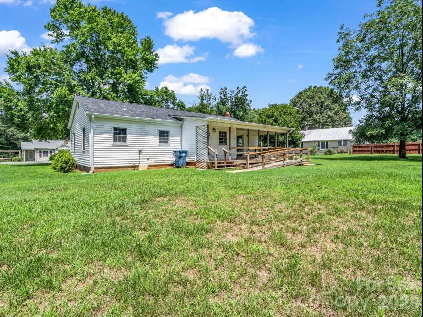 132 Valleyview Drive, Forest City, NC 28043.  MLS# CAR4407355, YatesRealty ID 43089. 