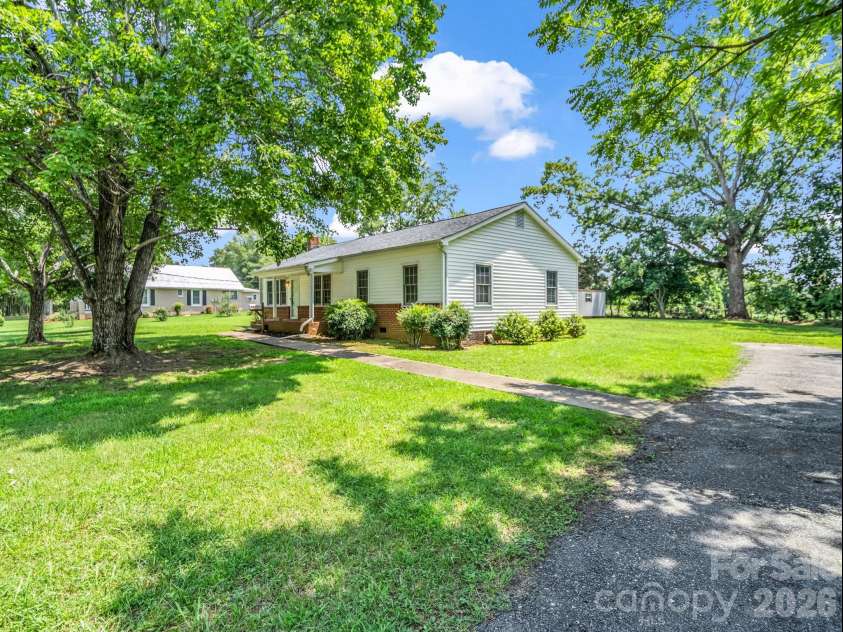 132 Valleyview Drive, Forest City, NC 28043.  MLS# CAR4407355, YatesRealty ID 43089. 