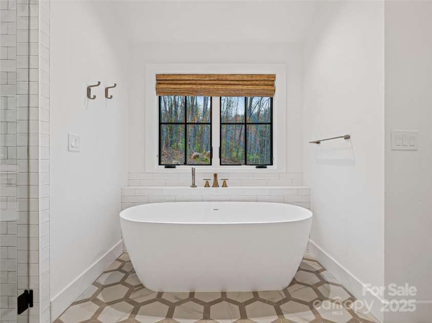 165 Robinhood Road, Asheville, NC 28804.  MLS# CAR4240751, YatesRealty ID 4309. 