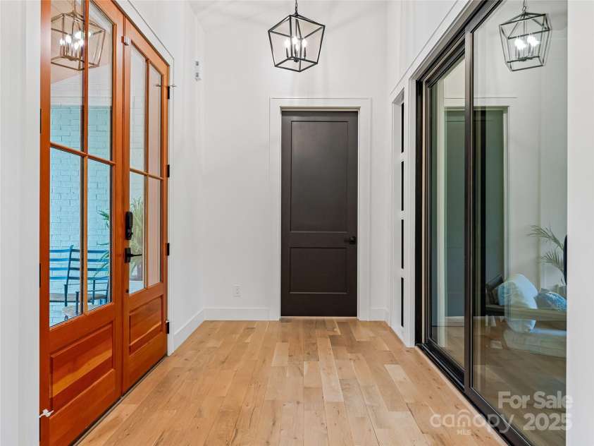 165 Robinhood Road, Asheville, NC 28804.  MLS# CAR4240751, YatesRealty ID 4309. A warm and elegant welcome sets the tone from the moment you arrive