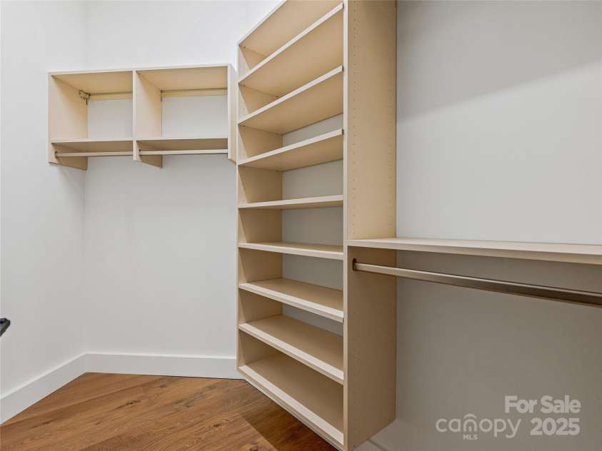 165 Robinhood Road, Asheville, NC 28804.  MLS# CAR4240751, YatesRealty ID 4309. Nice walk in closet