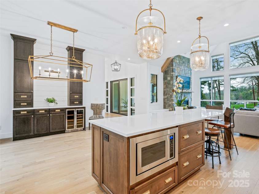 165 Robinhood Road, Asheville, NC 28804.  MLS# CAR4240751, YatesRealty ID 4309. The heart of the home—classic design meets everyday functionality in this beautifully appointed kitchen