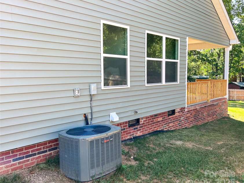 4049 Fincher Road, Matthews, NC 28104.  MLS# CAR4252198, YatesRealty ID 4309. 