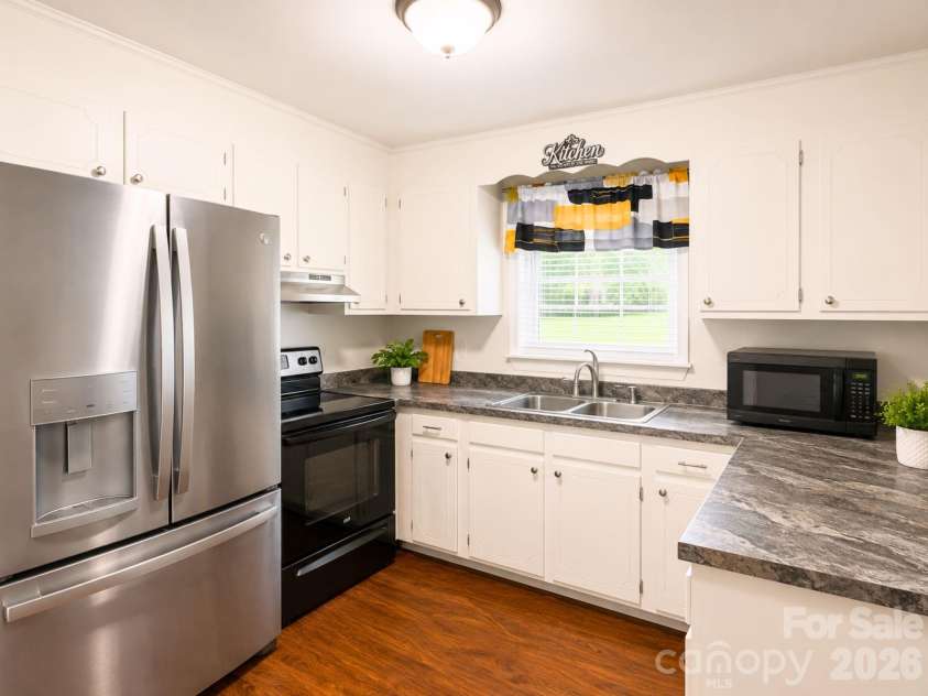 2109 Fernwood Drive, Shelby, NC 28152.  MLS# CAR4407672, YatesRealty ID 43090. Kitchen