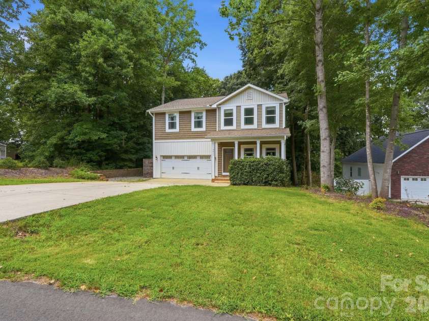 3675 Bay Drive, Sherrills Ford, NC 28673.  MLS# CAR4405778, YatesRealty ID 43092. 