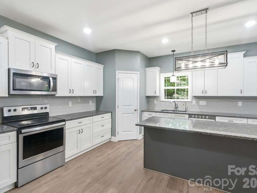 3675 Bay Drive, Sherrills Ford, NC 28673.  MLS# CAR4405778, YatesRealty ID 43092. 