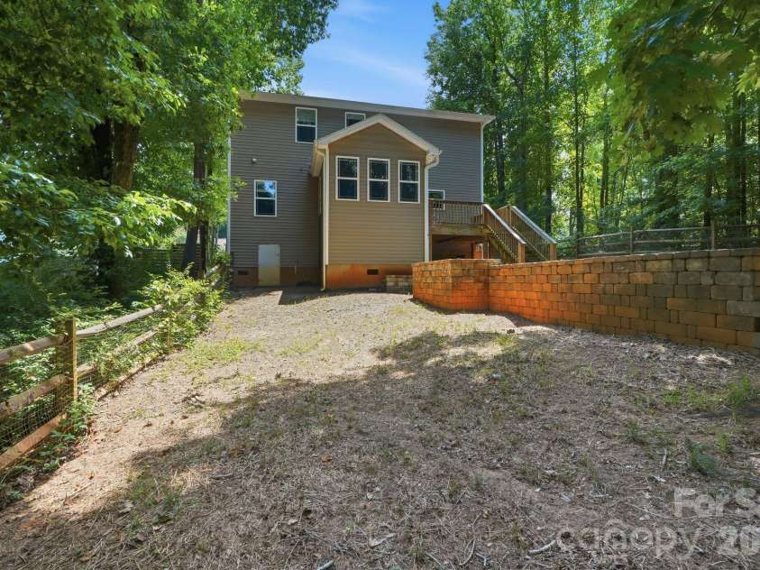 3675 Bay Drive, Sherrills Ford, NC 28673.  MLS# CAR4405778, YatesRealty ID 43092. 