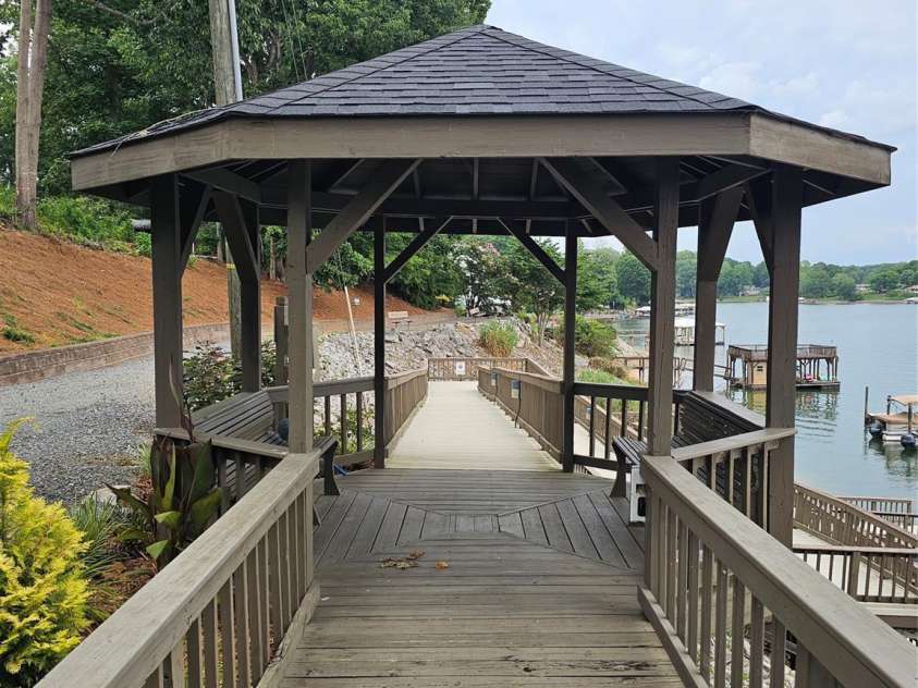 3675 Bay Drive, Sherrills Ford, NC 28673.  MLS# CAR4405778, YatesRealty ID 43092. 