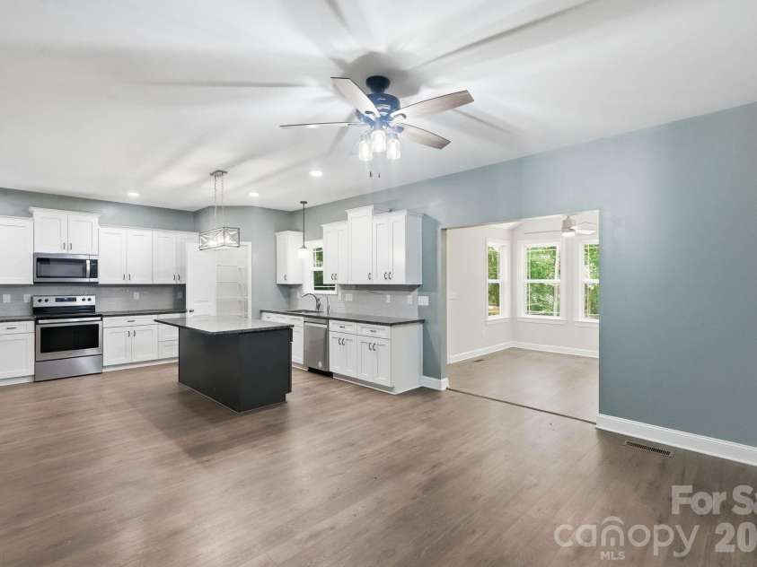 3675 Bay Drive, Sherrills Ford, NC 28673.  MLS# CAR4405778, YatesRealty ID 43092. Big open kitchen