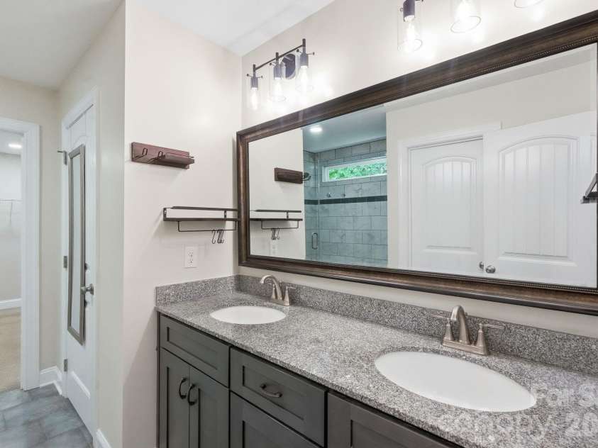 3675 Bay Drive, Sherrills Ford, NC 28673.  MLS# CAR4405778, YatesRealty ID 43092. Primary bath