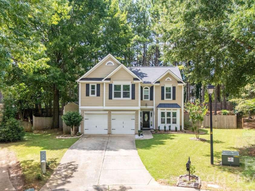 7602 Wynstone Ridge, Huntersville, NC 28078.  MLS# CAR4412167, YatesRealty ID 43094. 