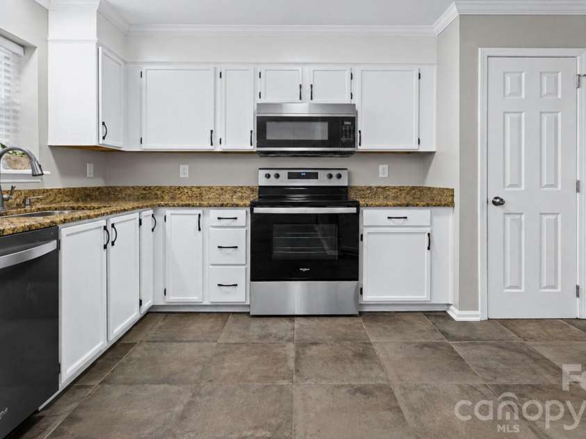 7602 Wynstone Ridge, Huntersville, NC 28078.  MLS# CAR4412167, YatesRealty ID 43094. 