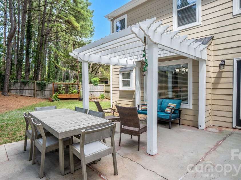 7602 Wynstone Ridge, Huntersville, NC 28078.  MLS# CAR4412167, YatesRealty ID 43094. 
