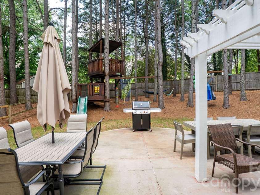 7602 Wynstone Ridge, Huntersville, NC 28078.  MLS# CAR4412167, YatesRealty ID 43094. 