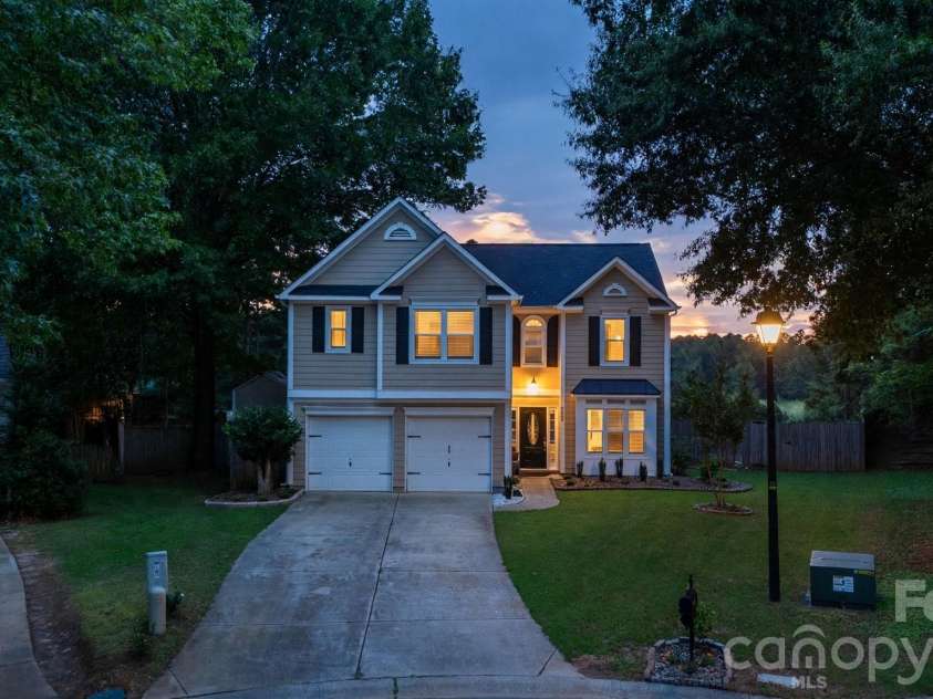7602 Wynstone Ridge, Huntersville, NC 28078.  MLS# CAR4412167, YatesRealty ID 43094. 