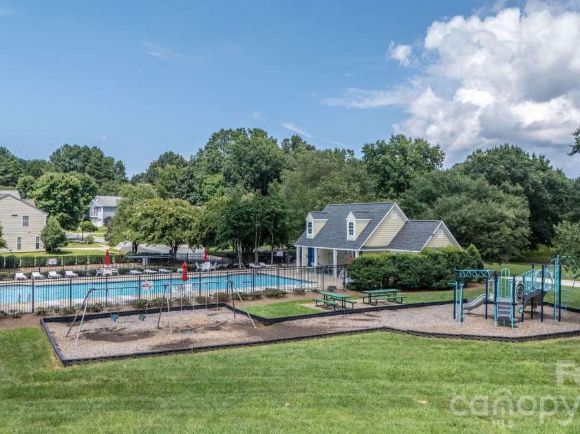 7602 Wynstone Ridge, Huntersville, NC 28078.  MLS# CAR4412167, YatesRealty ID 43094. 