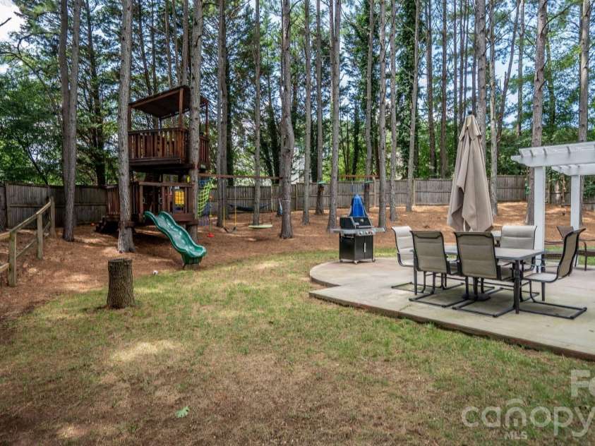 7602 Wynstone Ridge, Huntersville, NC 28078.  MLS# CAR4412167, YatesRealty ID 43094. 