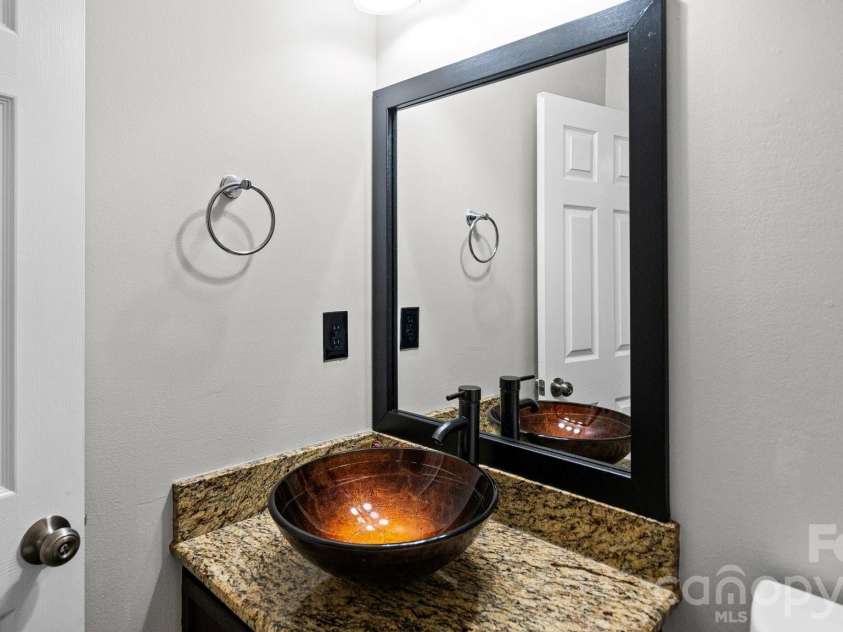7602 Wynstone Ridge, Huntersville, NC 28078.  MLS# CAR4412167, YatesRealty ID 43094. 