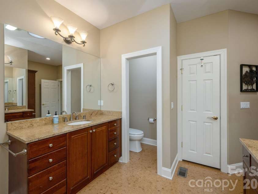 20 Mission Hills Court, Mills River, NC 28759.  MLS# CAR4370361, YatesRealty ID 43097. Primary Bath